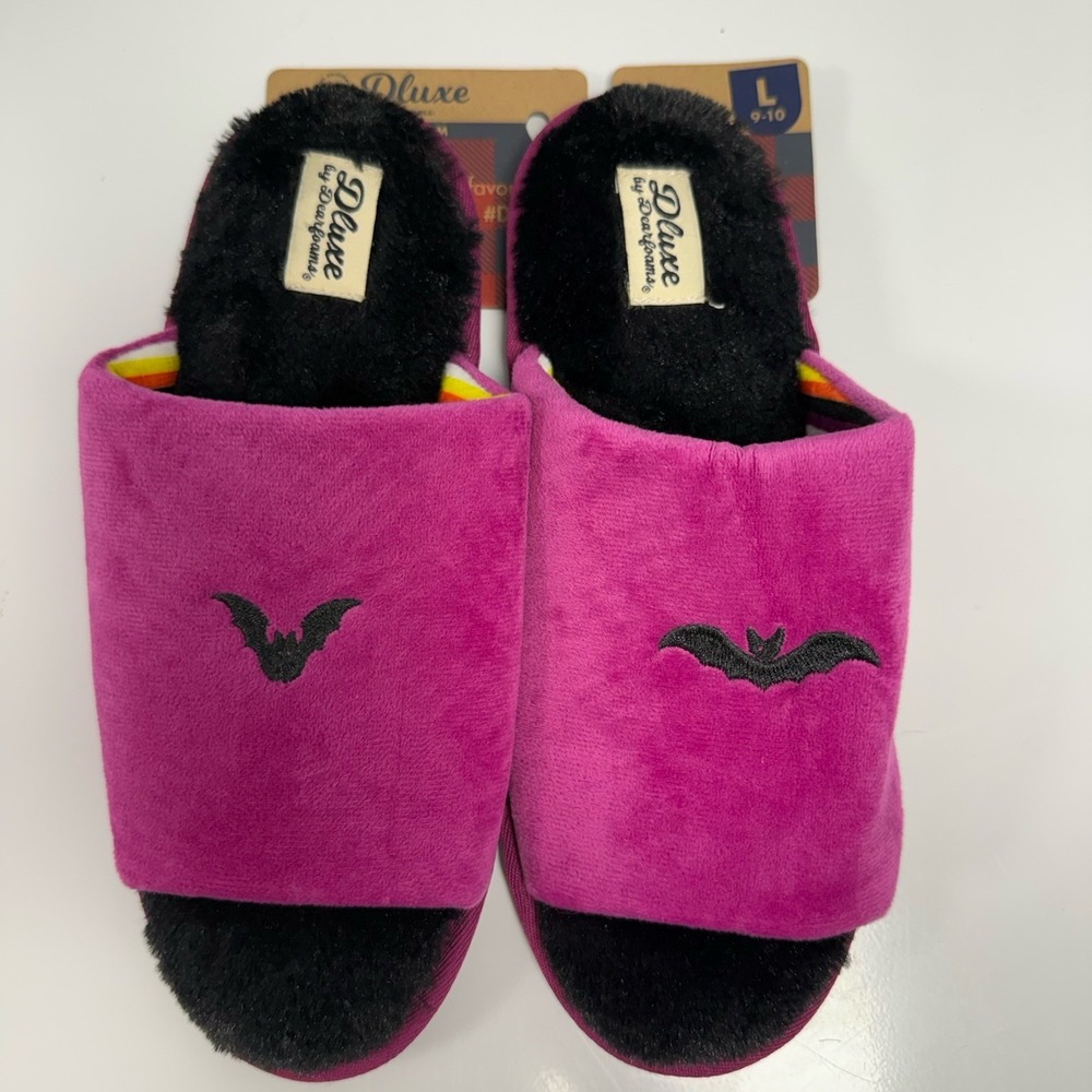 NEW Dearfoams Dluxe Halloween Slippers Womens L 9-10 Black Bats On Purple